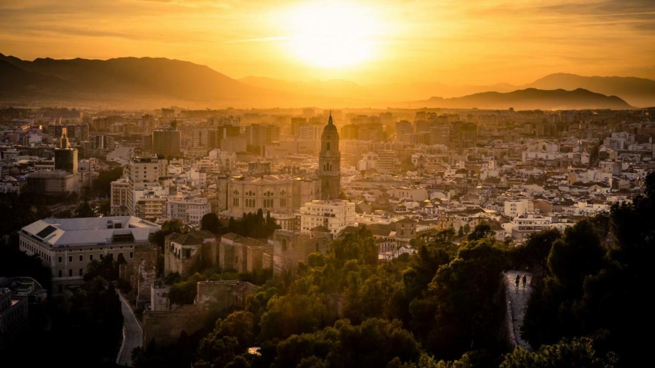 Genuar Apartments Malaga Center. Free Parking ภายนอก รูปภาพ