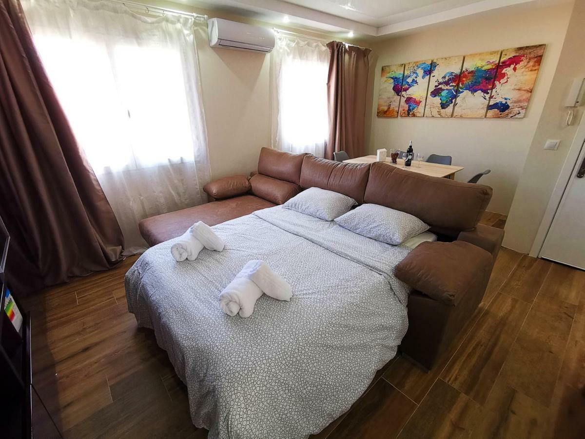 Genuar Apartments Malaga Center. Free Parking ภายนอก รูปภาพ